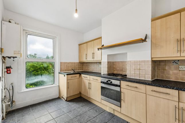 2 bed property, in Hindes Road, £295,000