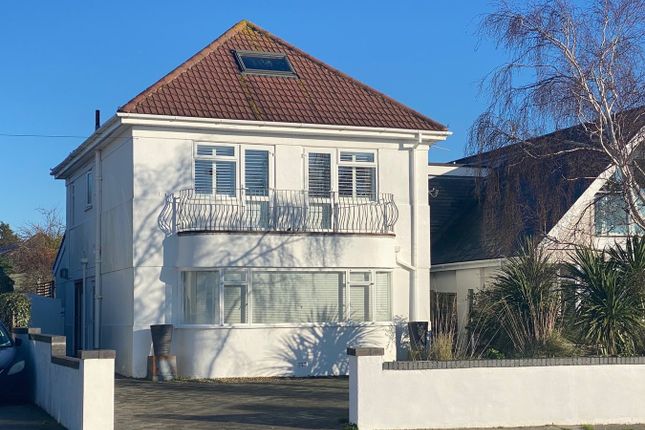 4 bed property, in Lake Drive, £725,000