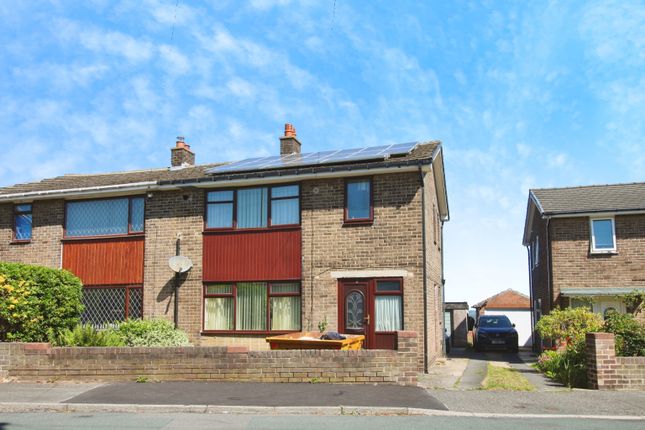 3 bed property, in Foxroyd Lane, £125,000
