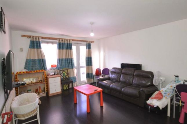 1 bed property, in Cleves Road, £240,000