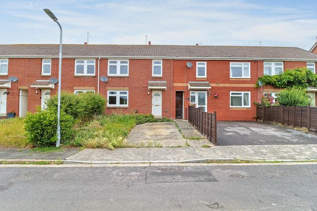 3 bed property, in Marl Close, £100,000