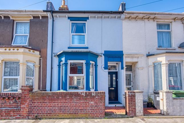 2 bed property, in Alverstone Road, £260,000