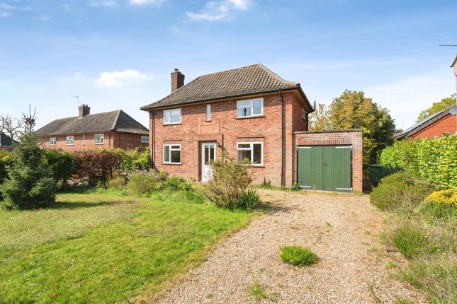 3 bed property, in Barons Close, £350,000