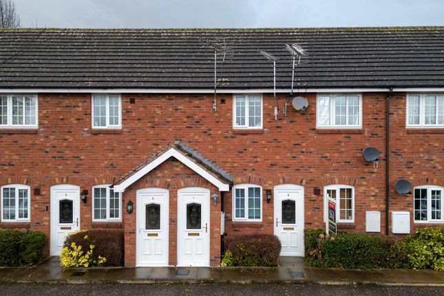 1 bed property, in Smithfield Road, £65,000