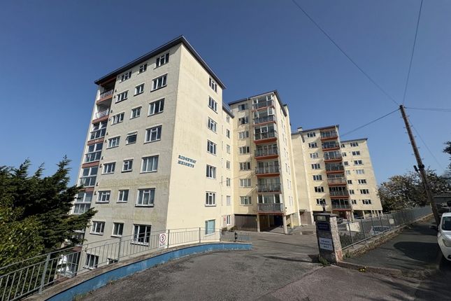 2 bed property, in 20 Ridgeway Heights, £75,000