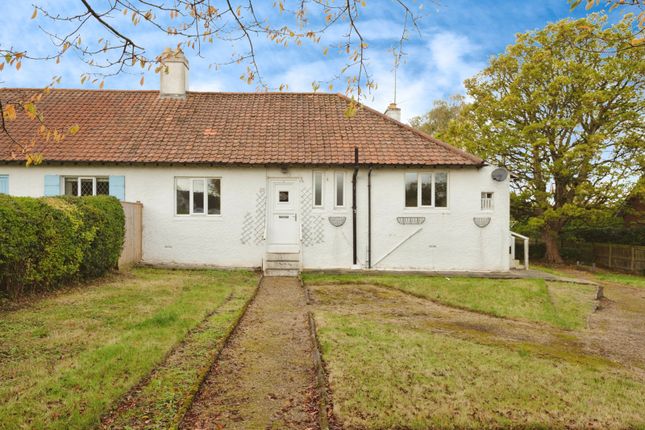 2 bed property, in Woodside, £400,000