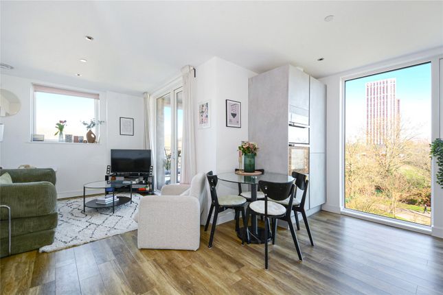 1 bed property, in Track Street, £350,000