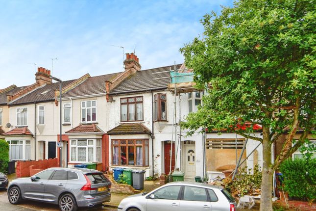 3 bed property, in Rosslyn Crescent, £490,000