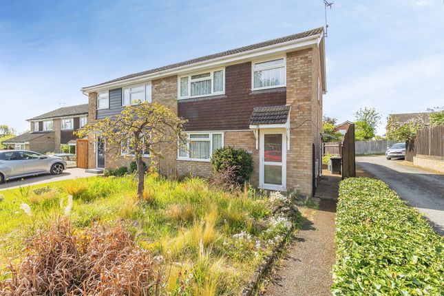 3 bed property, in Willow Bank Walk, £325,000