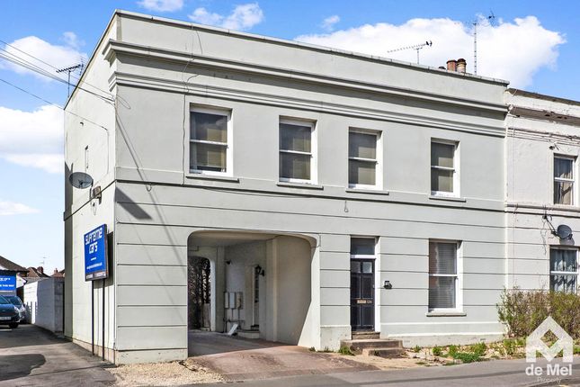 3 bed property, in Prestbury Road, £425,000