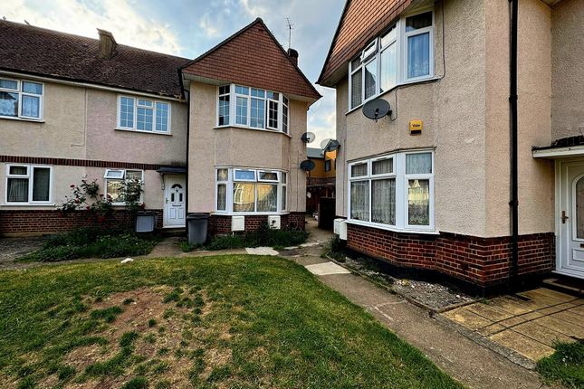 2 bed property, in Chestnut Court, £360,000