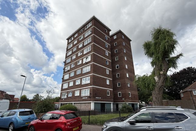 1 bed property, in Flat 32 Hepworth Court, £85,000