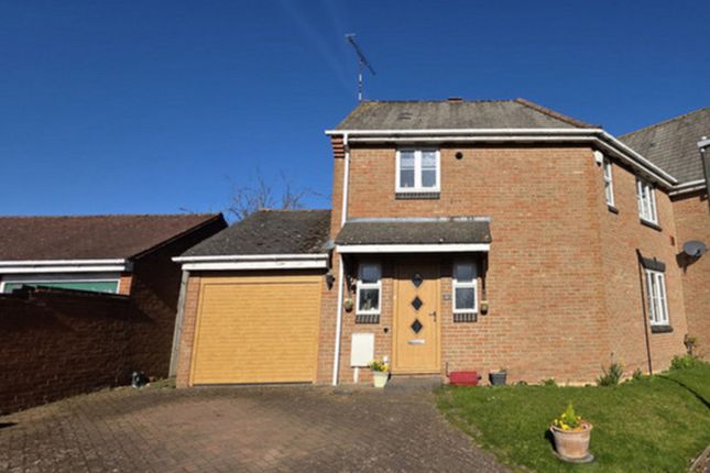 3 bed property, in Pound Way, £280,000