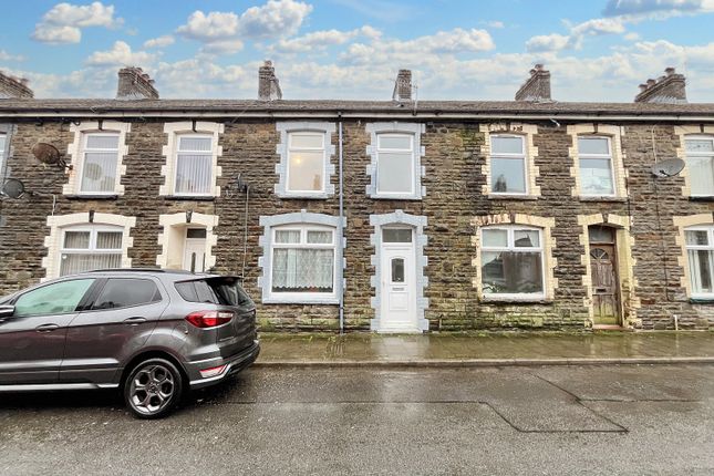 3 bed property, in James Street, £100,000