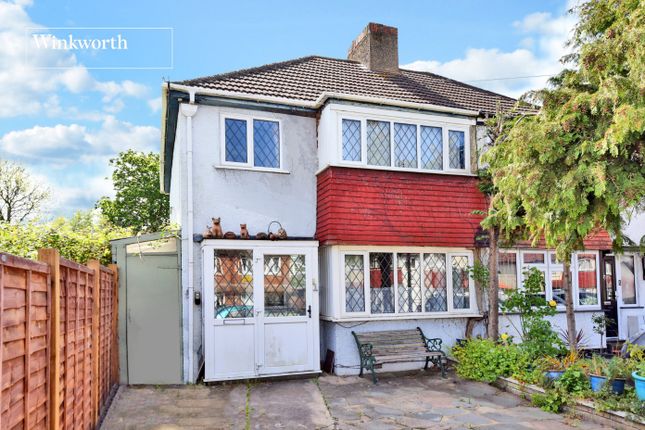 3 bed property, in Willow Walk, £495,000