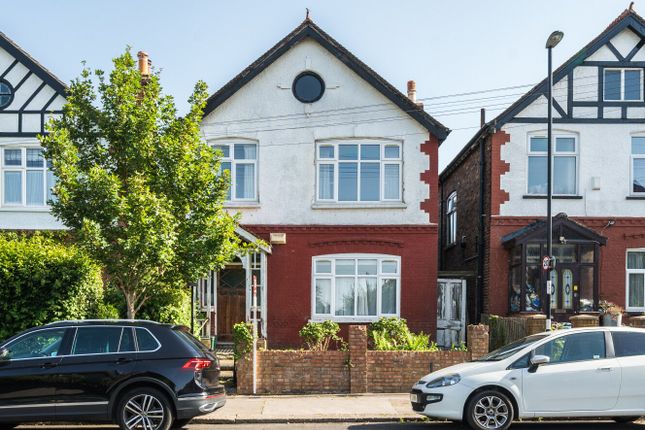 3 bed property, in Grecian Crescent, £685,000