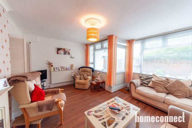 3 bed property, in Carron Close, £460,000