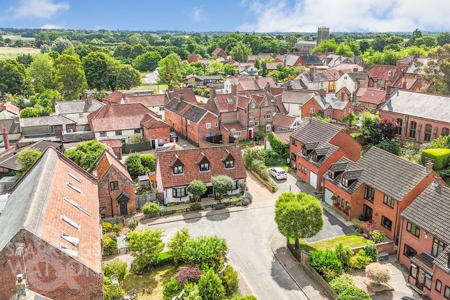 2 bed property, in Garden Court, £355,000