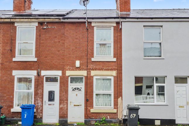 2 bed property, in Reeves Road, £80,000