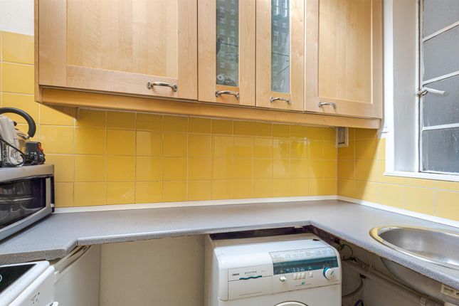 1 bed property, in Drayton Gardens, £430,000