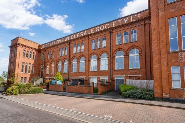 2 bed property, in Wheatsheaf Court, £200,000