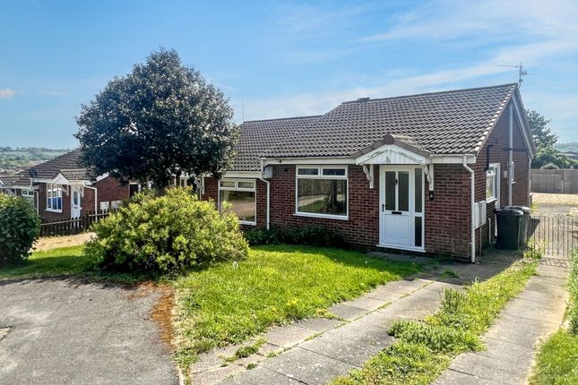 2 bed property, in Ely Way, £110,000