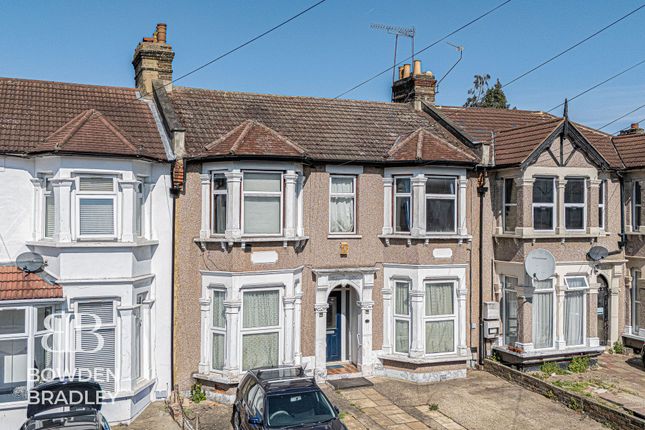 2 bed property, in De Vere Gardens, £275,000