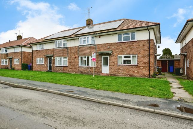 2 bed property, in Elizabeth Road, £63,500