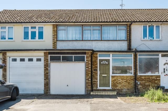 2 bed property, in Maxwell Road, £400,000