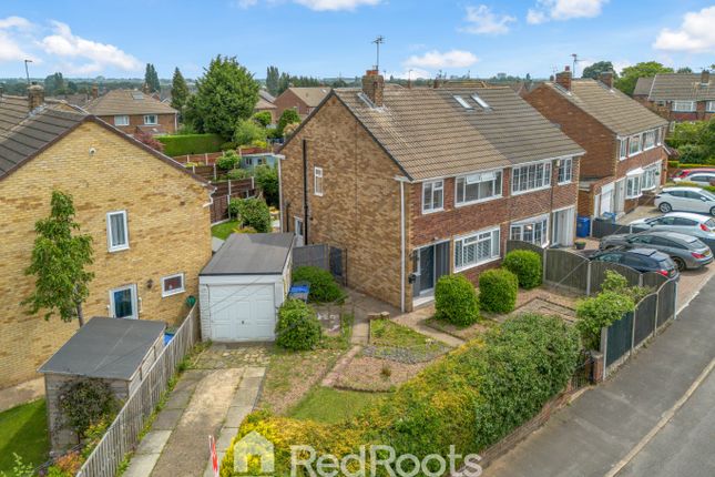 3 bed property, in Kirkstall Close, £210,000