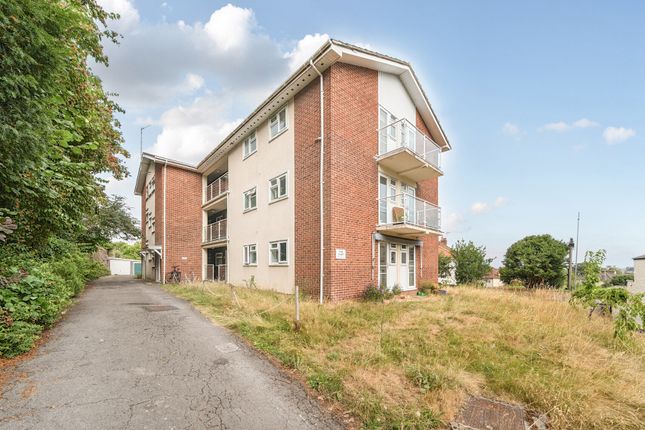 1 bed property, in Elm Lane, £140,000