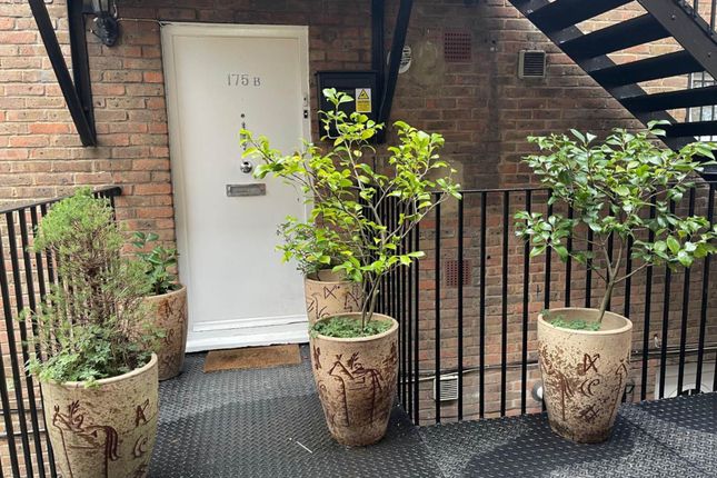 2 bed property, in Lanark Road, £575,000