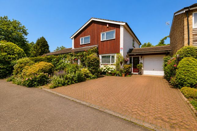4 bed property, in Whitney Drive, £800,000