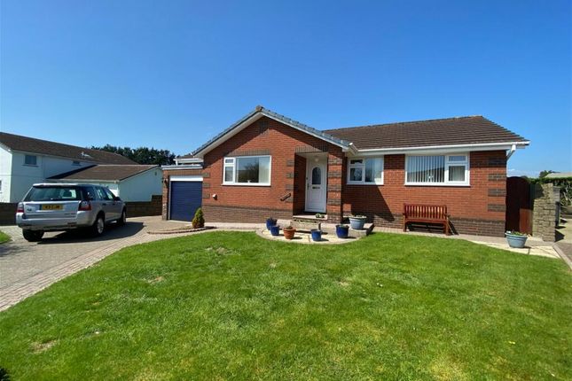 2 bed property, in Camellia Close, £425,000