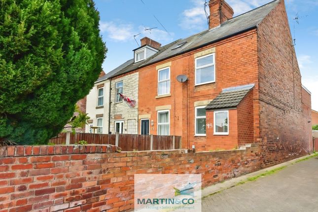 2 bed property, in Queens Road, £100,000