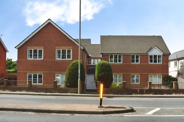2 bed property, in Bridge Road, £185,000