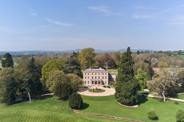 12 bed property, in Holt Fleet, £13,500,000