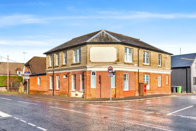 5 bed property, in Upper Farringdon Road, £600,000