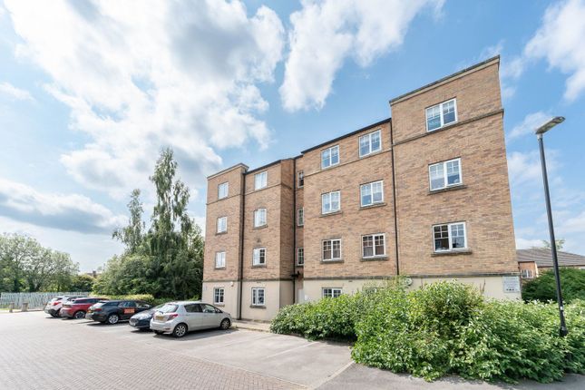 1 bed property, in Birch Close, £150,000