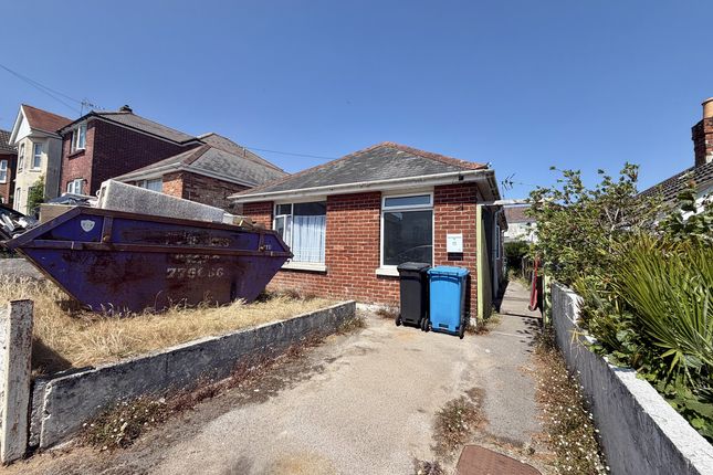 2 bed property, in Lincoln Road, £220,000