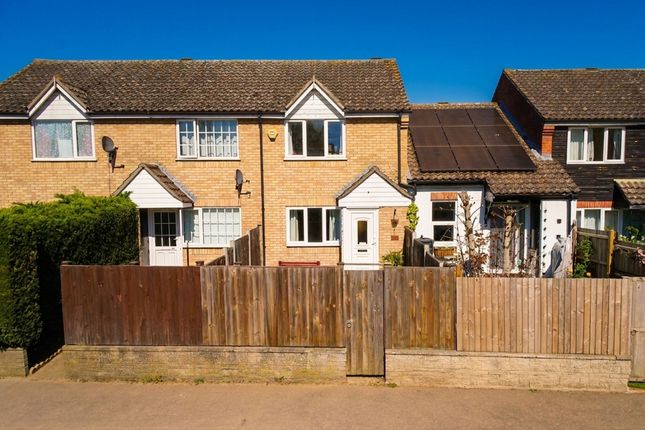 2 bed property, in Swan Lane, £175,000