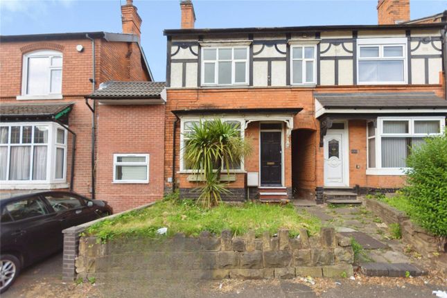 2 bed property, in Warwick Road, £200,000