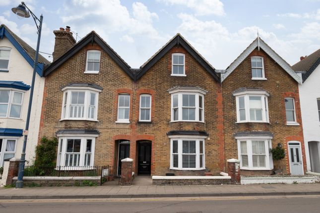 5 bed property, in Cromwell Road, £625,000