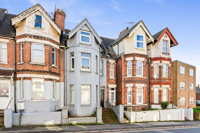 4 bed property, in Black Bull Road, £220,000