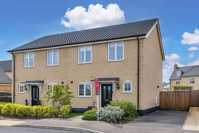 3 bed property, in Poppy Crescent, £425,000