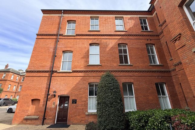 2 bed property, in Brandesbury Square, £430,000