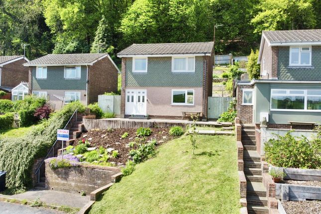 3 bed property, in The Crescent, £240,000