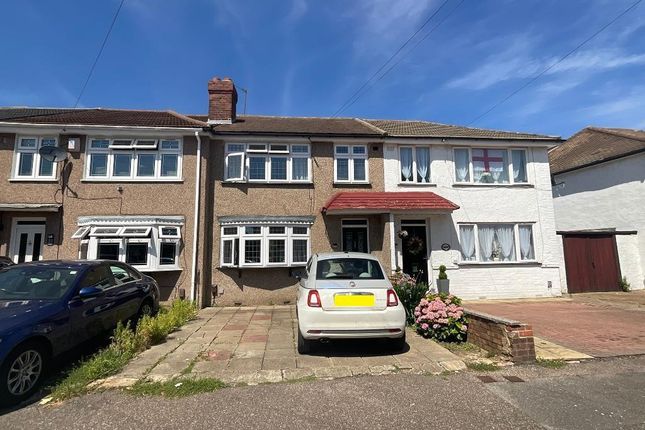 3 bed property, in Elm Park, £425,000