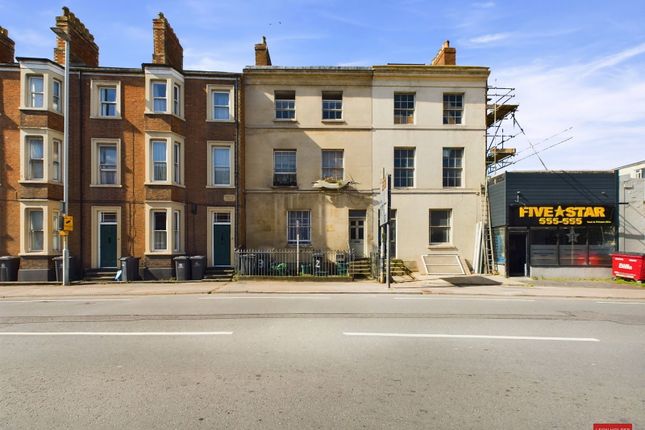 5 bed property, in Southgate Street, £400,000
