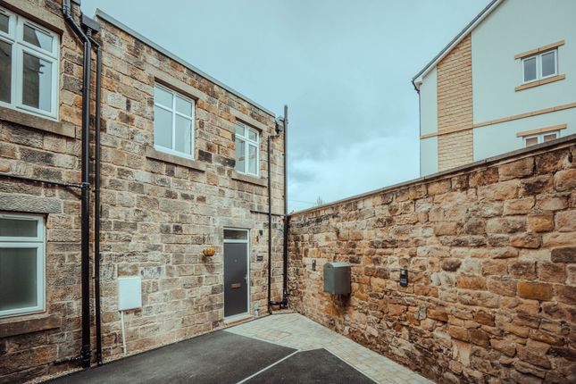 2 bed property, in Railway Road, £290,000